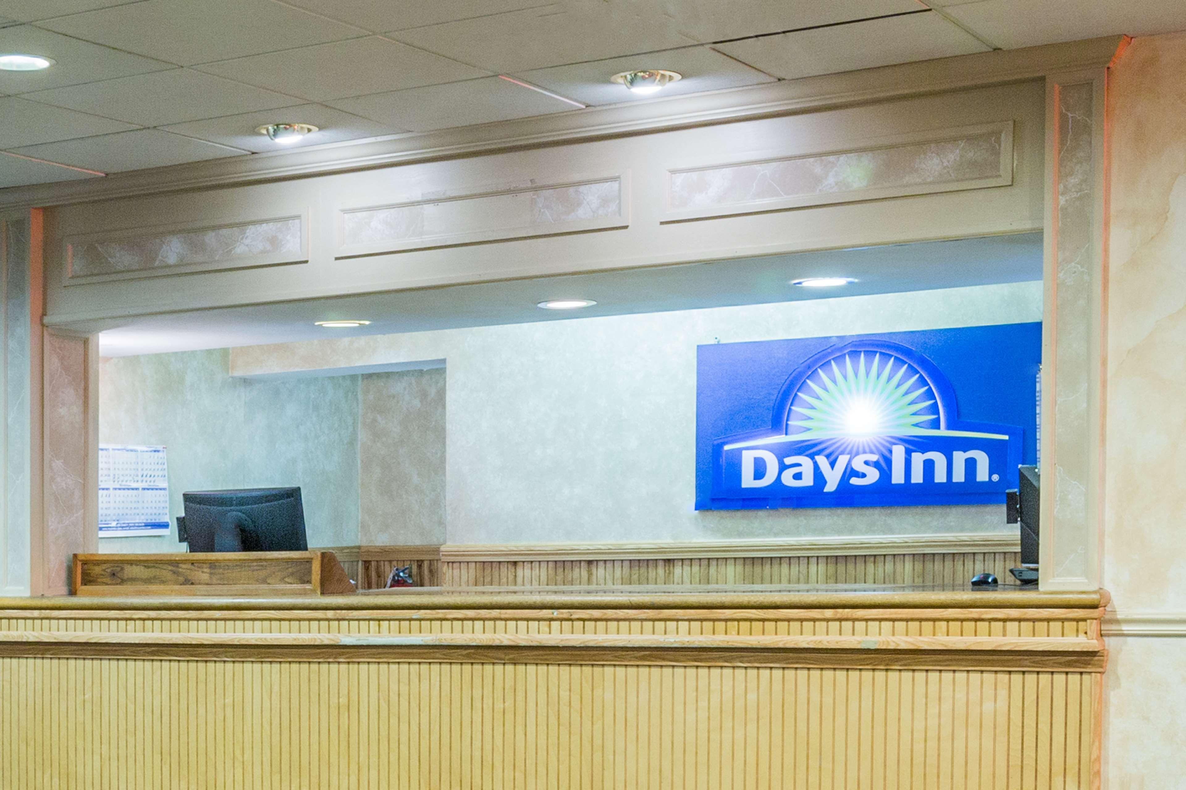 Days Inn East Stroudsburg Exterior photo